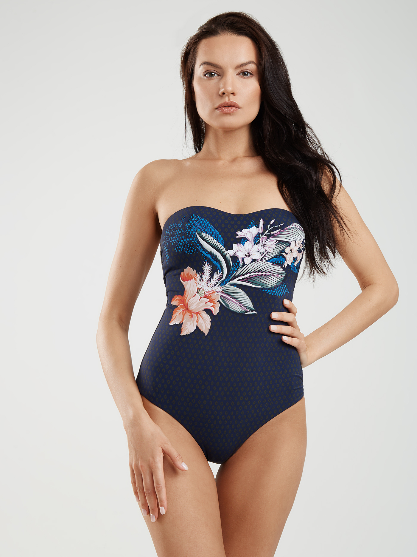 Купальник слитный бандо